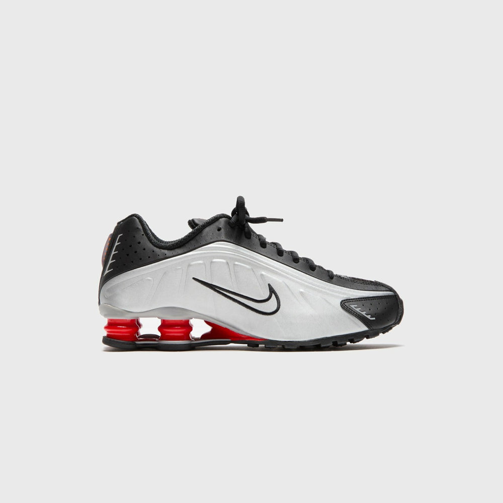 Nike Shox R4 P1 - Black / Metallic Silver / Max Orange | Kith Black / Metallic Silver / Max Orange