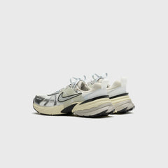 Nike WMNS V2K Runtekk - Summit White / Metallic Silver | Kith Summit White / Metallic Silver