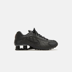 Nike WMNS Shox R4 - Black / Black / Max Orange | Kith Black / Black / Max Orange