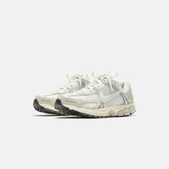 Nike Zoom Vomero 5 - Platinum Tint / Photon Dust | Kith Platinum Tint / Photon Dust