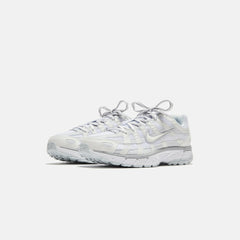 Nike WMNS P-6000 - Metallic Summit White / White / Pure Platin | Kith Metallic Summit White / White / Pure Platin