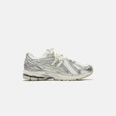 New Balance 1906R - Silver Metallic / Sea Salt | Kith Silver Metallic / Sea Salt