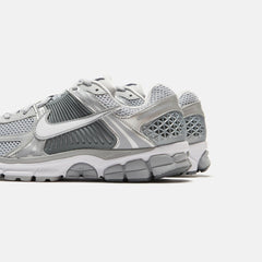 Nike Zoom Vomero 5 - Met Wolf Grey / White / Metallic Silver | Kith Met Wolf Grey / White / Metallic Silver