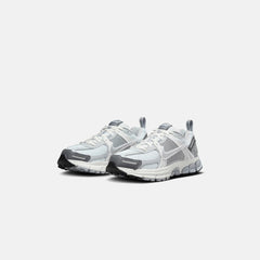 Nike GS Zoom Vomero 5 - Pure Platinum / Metallic Silver / Summit White | Kith Pure Platinum / Metallic Silver / Summit White / Dark Grey