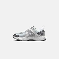 Nike GS Zoom Vomero 5 - Pure Platinum / Metallic Silver / Summit White | Kith Pure Platinum / Metallic Silver / Summit White / Dark Grey