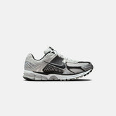 Nike Zoom Vomero 5 - Metallic Silver / Black / Pure Platinum | Kith Metallic Silver / Black / Pure Platinum