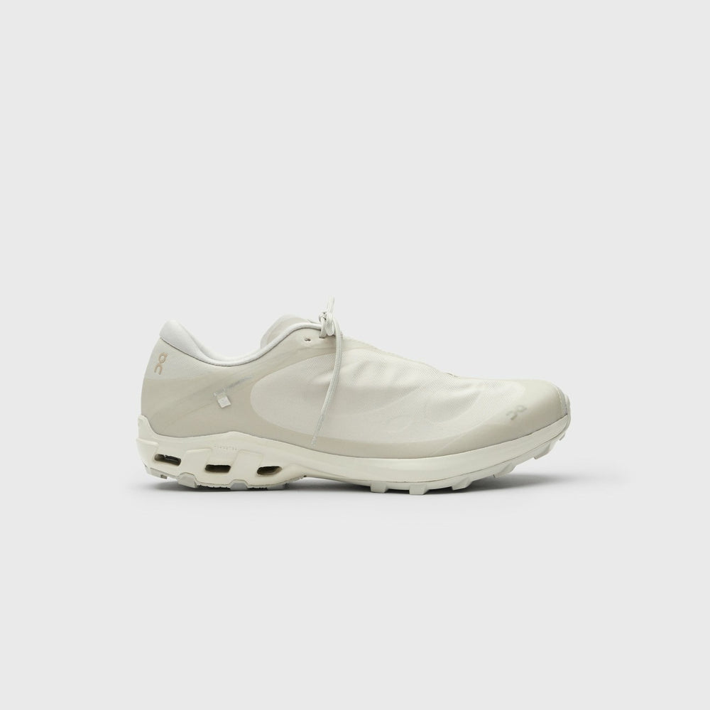 On Running x Post Archive Faction WMNS Cloudventure Peak - Ice / Moon | Kith Ice / Moon
