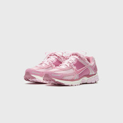 Nike WMNS Zoom Vomero 5 - Elemental Pink / Desert Berry | Kith Elemental Pink / Desert Berry