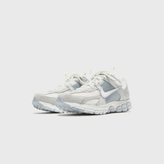 Nike WMNS Zoom Vomero 5 - Pure Platinum / Summit White | Kith Pure Platinum / Summit White