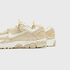 Nike WMNS Zoom Vomero 5 - Beach / Sail / Light Khaki | Kith Beach / Sail / Light Khaki