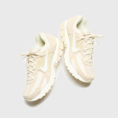 Nike WMNS Zoom Vomero 5 - Beach / Sail / Light Khaki | Kith Beach / Sail / Light Khaki