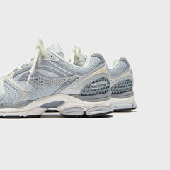 Saucony Progrid Triumph 4 - Light Grey | Kith Light Grey