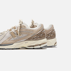 New Balance 1906R - Timberwolf / Mindful Grey / Moonbeam | Kith Timberwolf / Mindful Grey / Moonbeam
