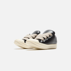 Rick Owens Scarpe in Pelle Jumbo Laced Padded Low Sneakers - Black / M | Kith Black / Milk
