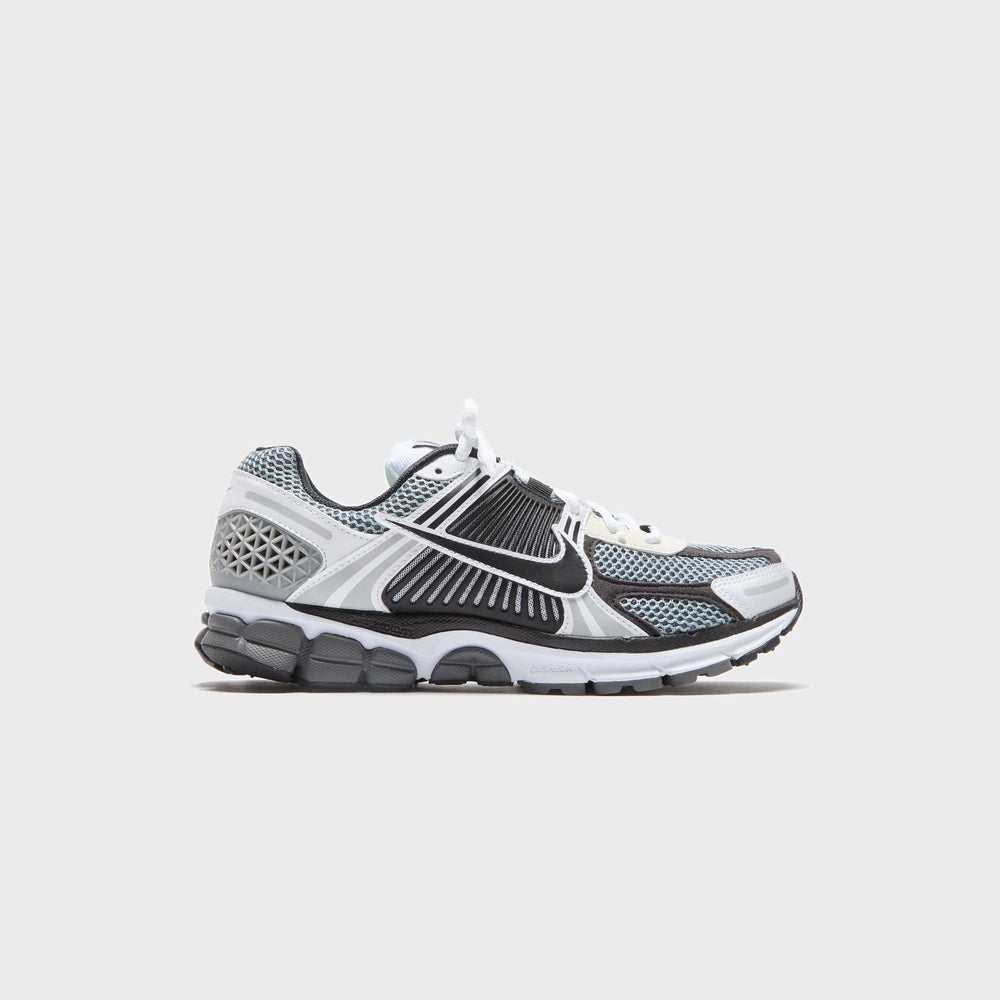 Nike Zoom Vomero 5 SE SP - Dark Grey / White / Sail / Black | Kith Dark Grey / White / Sail / Black