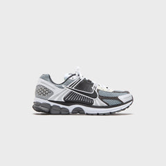 Nike Zoom Vomero 5 SE SP - Dark Grey / White / Sail / Black | Kith Dark Grey / White / Sail / Black