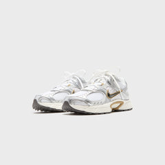 Nike V5 Rnr - White / Medium Ash / Parachute Beige / Metallic Pewter / | Kith White / Medium Ash / Parachute Beige / Metallic Pewter / Photon Dust / Sail
