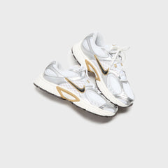 Nike V5 Rnr - White / Medium Ash / Parachute Beige / Metallic Pewter / | Kith White / Medium Ash / Parachute Beige / Metallic Pewter / Photon Dust / Sail