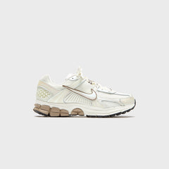 Nike WMNS Zoom Vomero 5 - Sail / Mink Brown / Black | Kith Sail / Mink Brown / Black