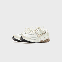 Nike WMNS Zoom Vomero 5 - Sail / Mink Brown / Black | Kith Sail / Mink Brown / Black