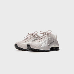 Nike Shox R4 - College Grey / University Red / Metallic Silver / Black | Kith College Grey / University Red / Metallic Silver / Black