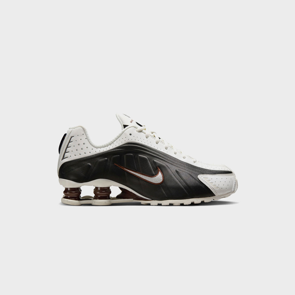 Nike WMNS Shox R4 - Sail / Black / Fauna Brown / Sail | Kith Sail / Black / Fauna Brown / Sail
