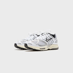 Nike WMNS Air Pegasus 2005 - White / Coconut Milk / Black / Metallic S | Kith White / Coconut Milk / Black / Metallic Silver
