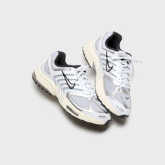 Nike WMNS Air Pegasus 2005 - White / Coconut Milk / Black / Metallic S | Kith White / Coconut Milk / Black / Metallic Silver