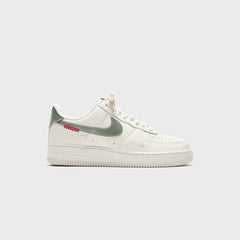 Nike Air Force 1 Low - Sail / Jade Horizon / Light Bone / University R | Kith Sail / Jade Horizon / Light Bone / University Red / Metallic Gold