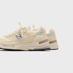 New Balance Made in USA 992 - Calcium / Raw Cashew | Kith Calcium / Raw Cashew