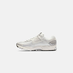 Nike Zoom Vomero 5 SP - Vast Grey / Black / Sail | Kith Vast Grey / Black / Sail