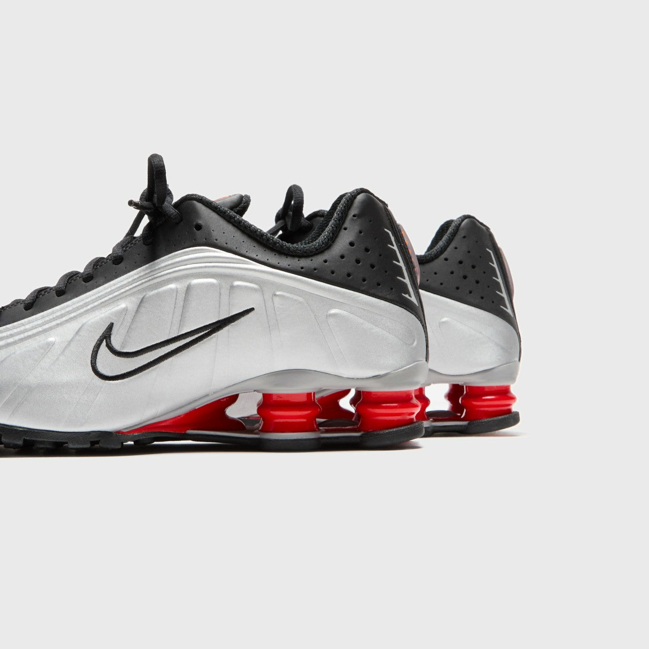 Nike Shox R4 P1 - Black / Metallic Silver / Max Orange | Kith Black / Metallic Silver / Max Orange
