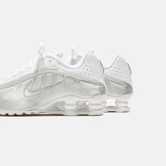 Nike WMNS Shox R4 - White / Metallic Silver / Max Orange / White | Kith White / Metallic Silver / Max Orange / White