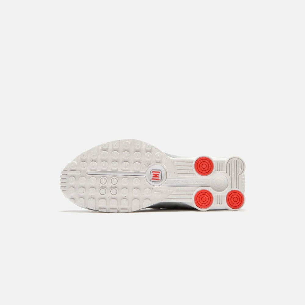 Nike WMNS Shox R4 - White / Metallic Silver / Max Orange / White | Kith White / Metallic Silver / Max Orange / White