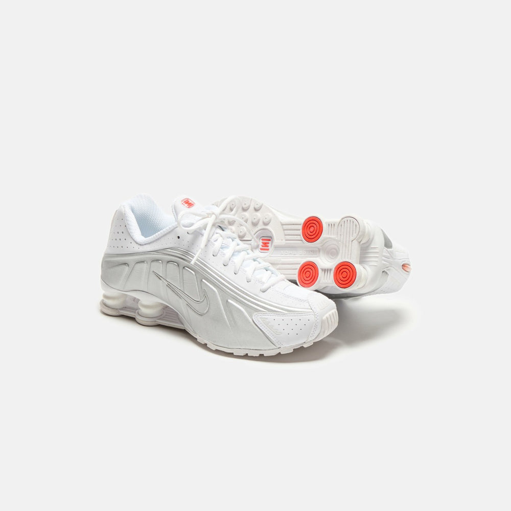 Nike WMNS Shox R4 - White / Metallic Silver / Max Orange / White | Kith White / Metallic Silver / Max Orange / White