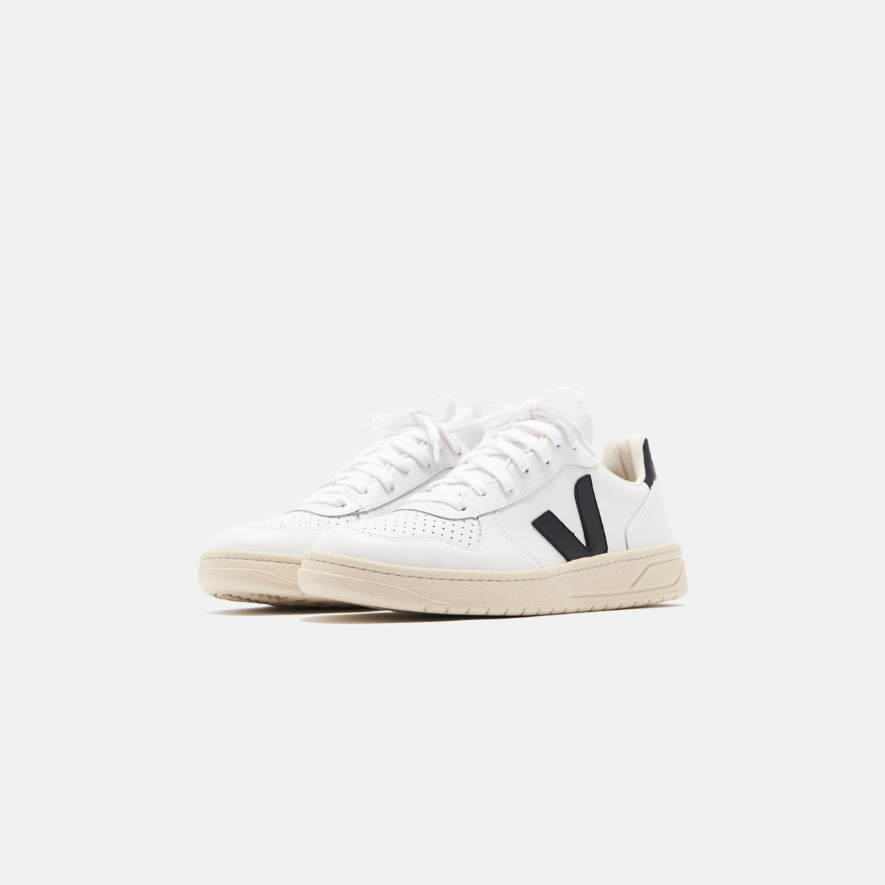 Veja WMNS V-10 - Extra White / Black | Kith Extra White / Black