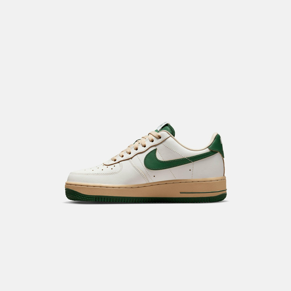 Nike WMNS Air Force 1 `07 LV8 - Sail / Gorge Green / Sesame / Pearl Wh | Kith Sail / Gorge Green / Sesame / Pearl White