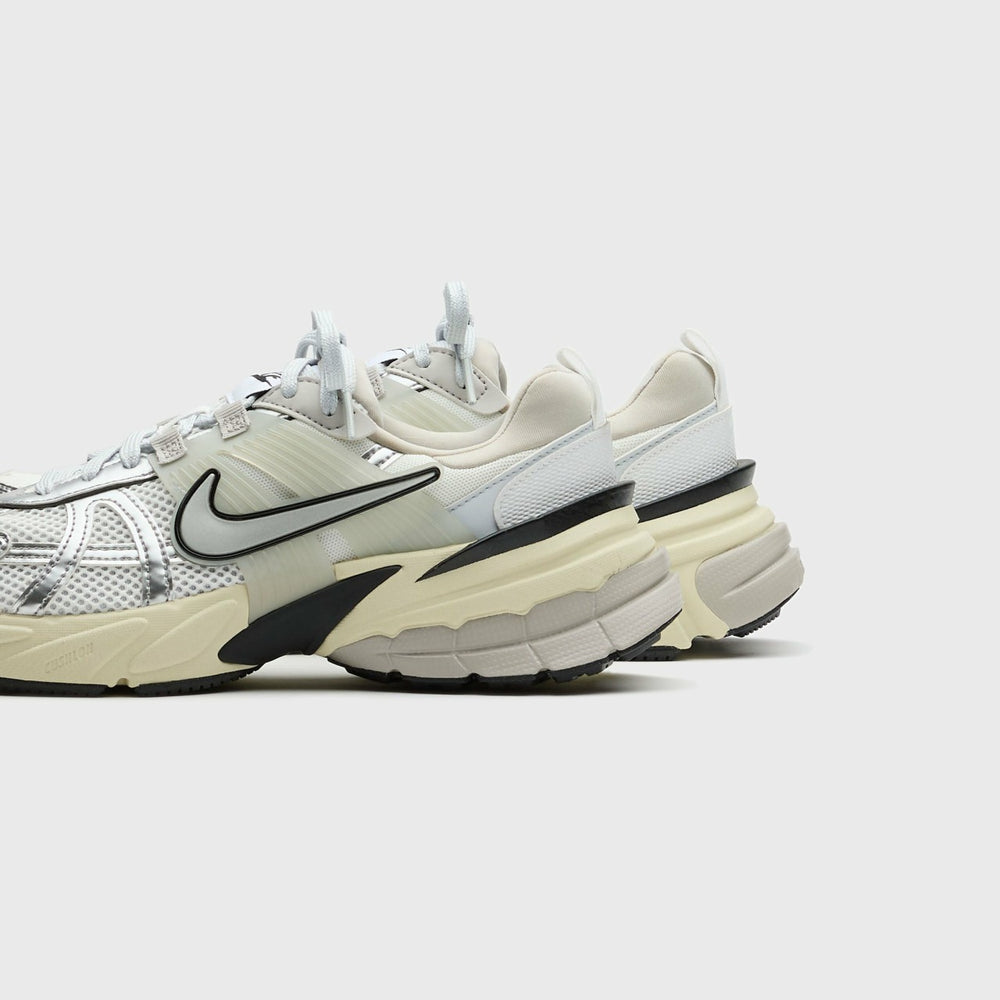 Nike WMNS V2K Runtekk - Summit White / Metallic Silver | Kith Summit White / Metallic Silver