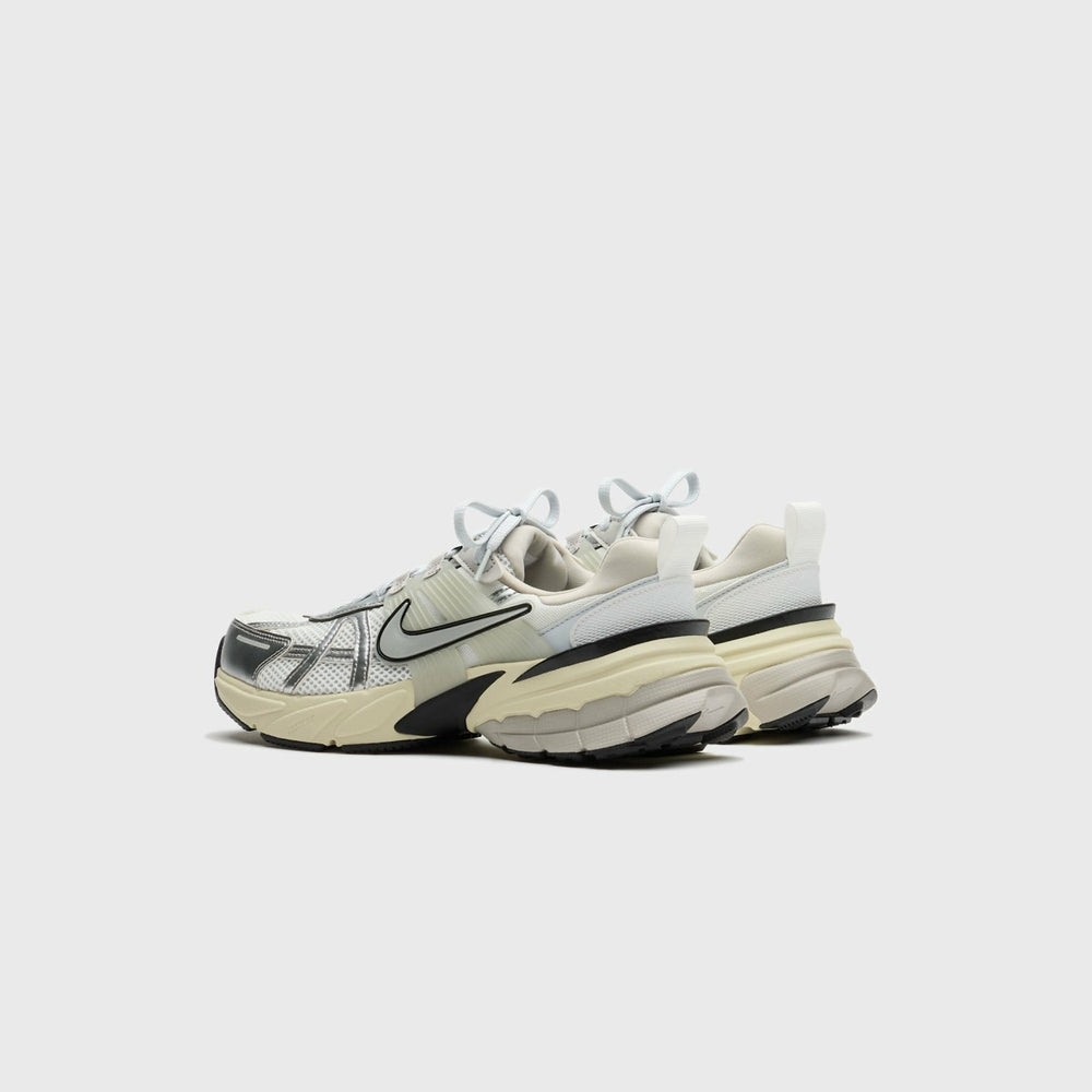 Nike WMNS V2K Runtekk - Summit White / Metallic Silver | Kith Summit White / Metallic Silver