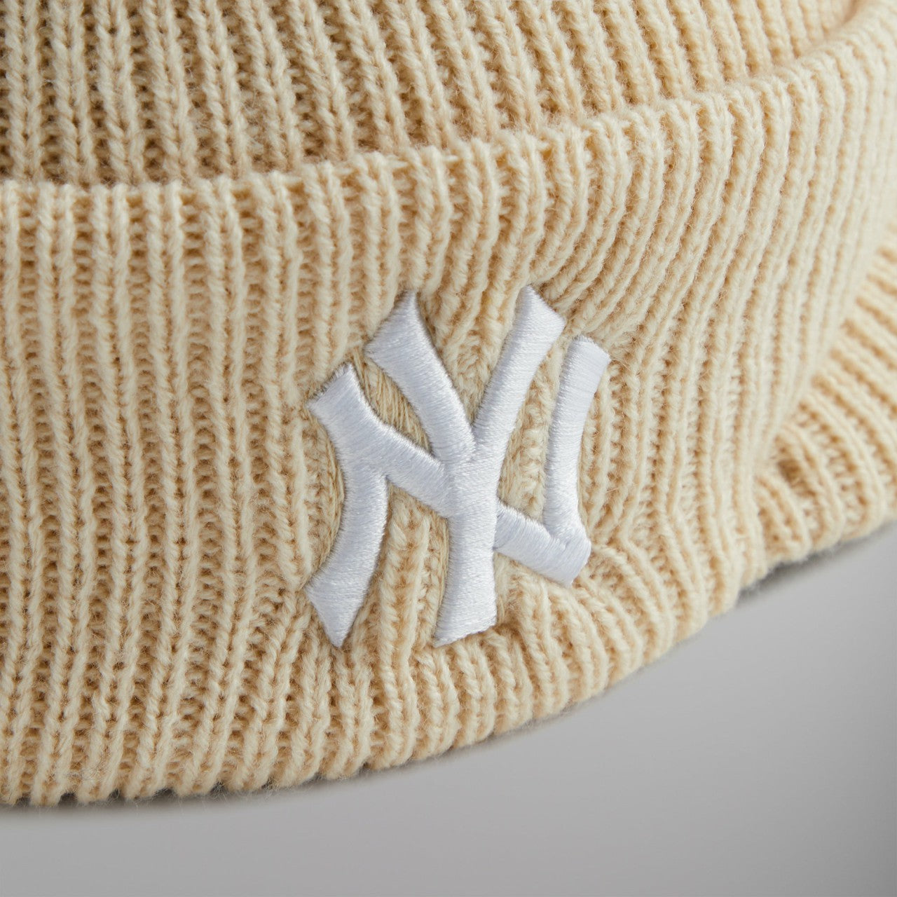 Kith for the New York Yankees Visor Beanie - Sandrift | Kith Sandrift