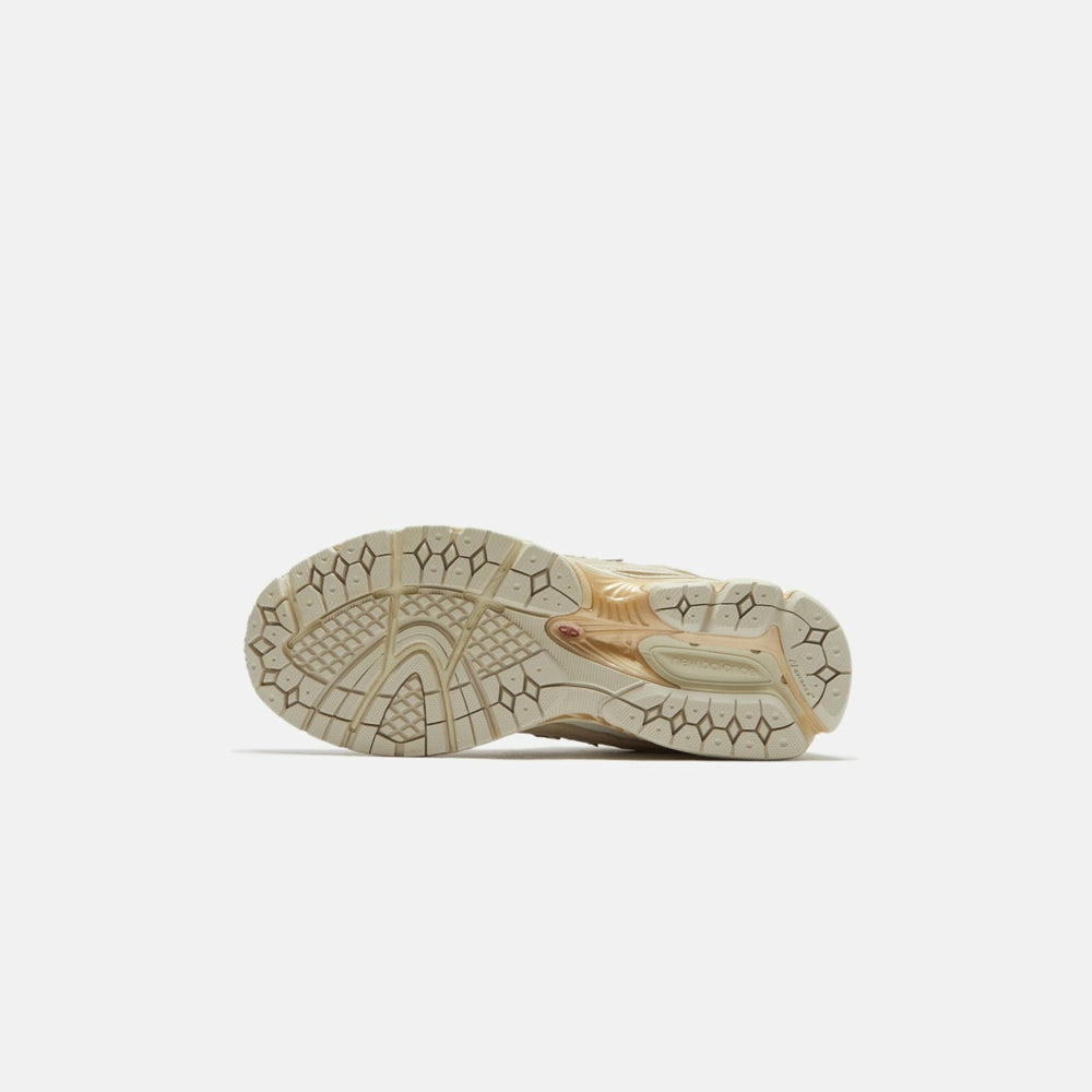 New Balance 2002R - Sandstone | Kith Sandstone