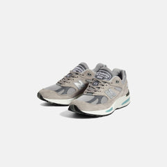 New Balance Made in UK 991v2 - Alloy / Smoked Pearl / Silver | Kith Alloy / Smoked Pearl / Silver