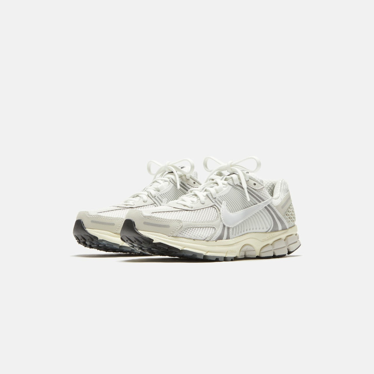 Nike Zoom Vomero 5 - Platinum Tint / Photon Dust | Kith Platinum Tint / Photon Dust