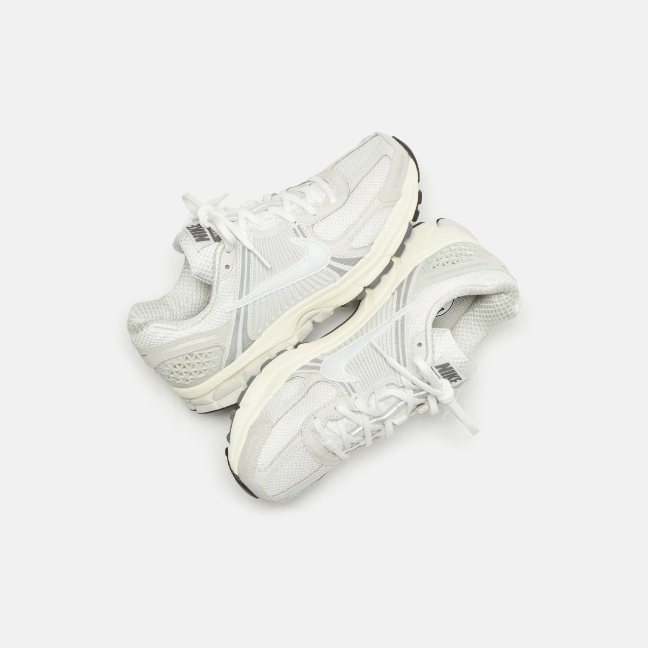 Nike Zoom Vomero 5 - Platinum Tint / Photon Dust | Kith Platinum Tint / Photon Dust
