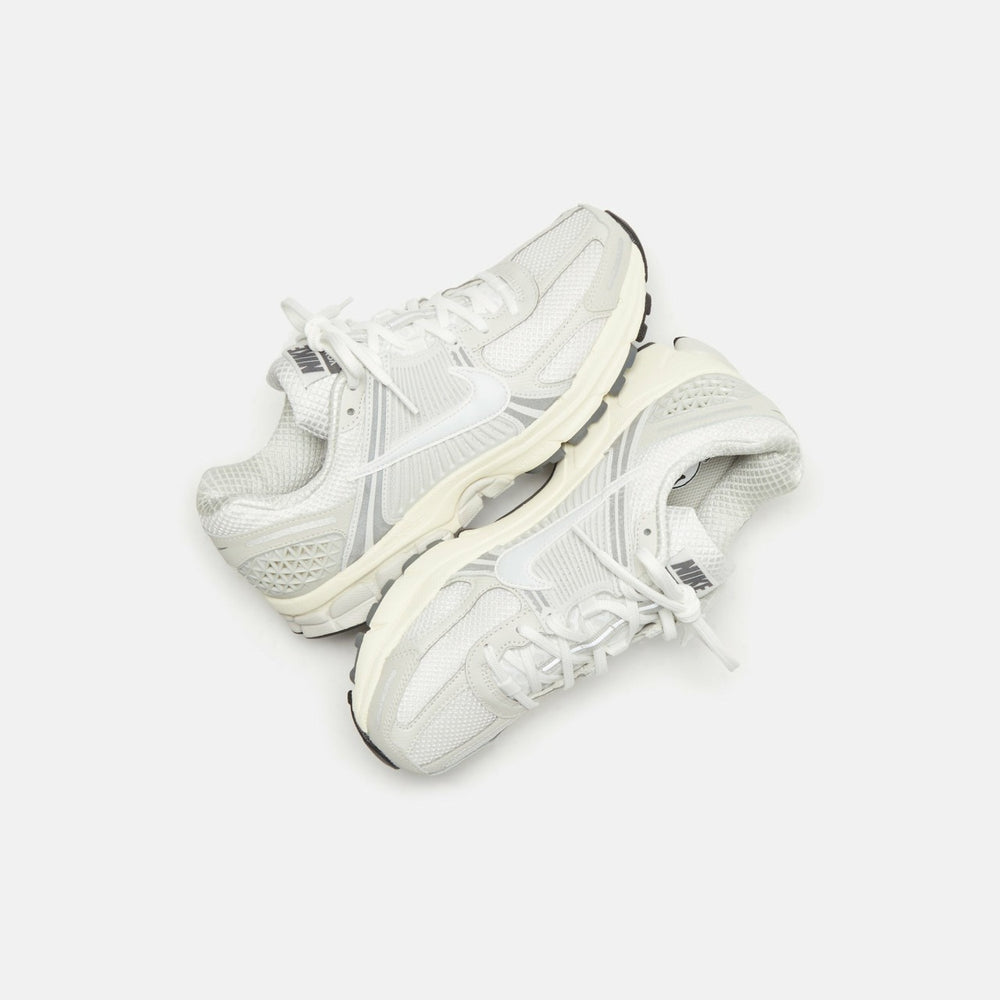 Nike Zoom Vomero 5 - Platinum Tint / Photon Dust | Kith Platinum Tint / Photon Dust