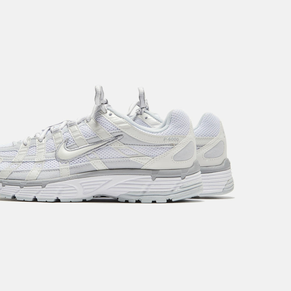 Nike WMNS P-6000 - Metallic Summit White / White / Pure Platin | Kith Metallic Summit White / White / Pure Platin