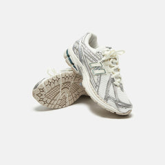 New Balance 1906R - Silver Metallic / Sea Salt | Kith Silver Metallic / Sea Salt