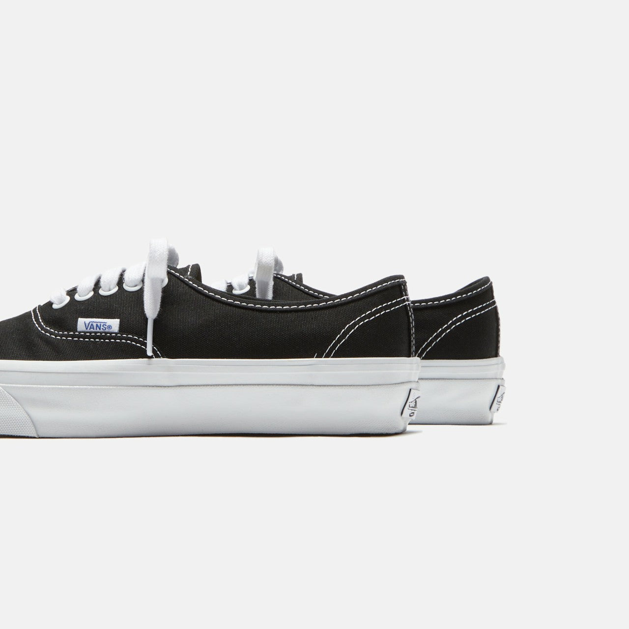 Vans Premium Authentic 44 - Black / White | Kith Black / White
