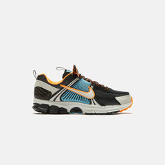 Nike WMNS Zoom Vomero 5 - Black / Light Bone / Blue Gaze / Total Orang | Kith Black / Light Bone / Blue Gaze / Total Orange