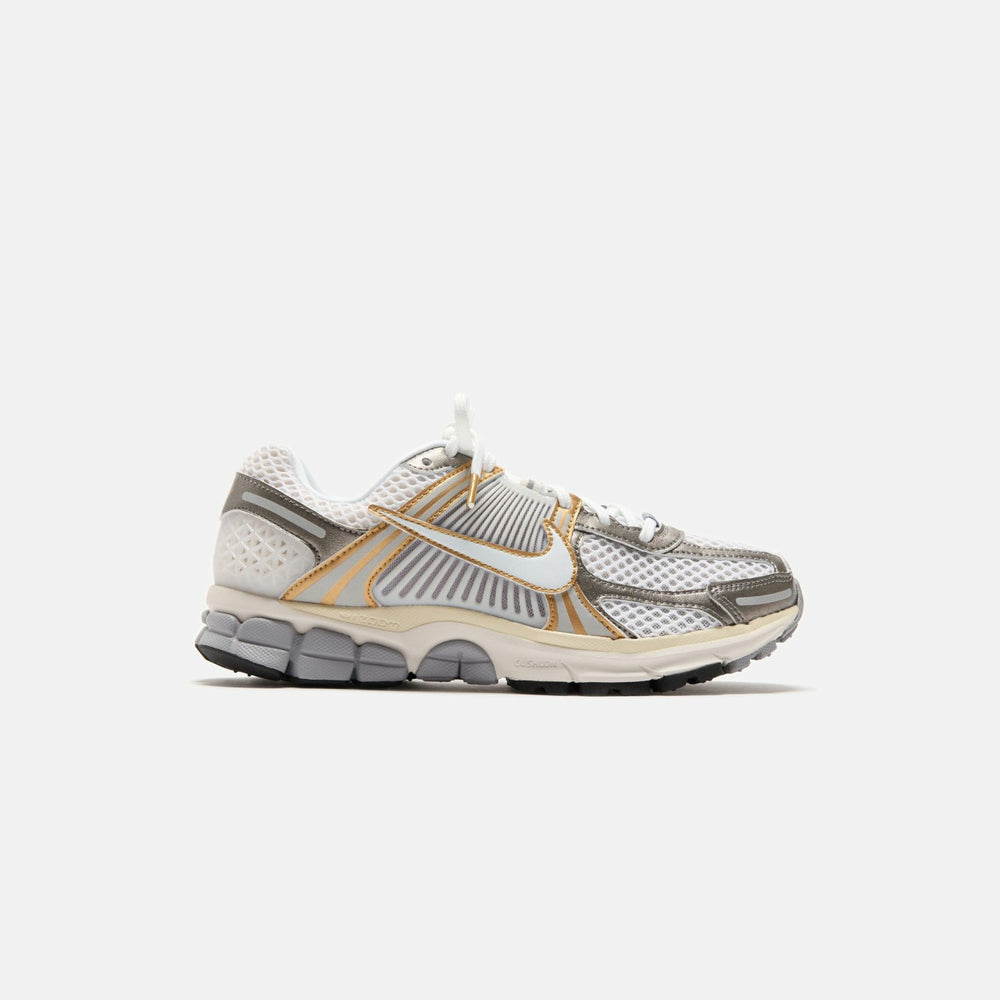 Nike Zoom Vomero 5 - Platinum Tint / White / Metallic Platinum | Kith Platinum Tint / White / Metallic Platinum